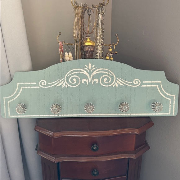Enchante Other - Elegant rustic looking Blue Wall Hook Rack!!
